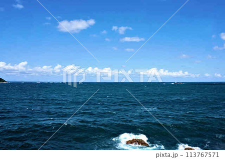 青空と海 113767571