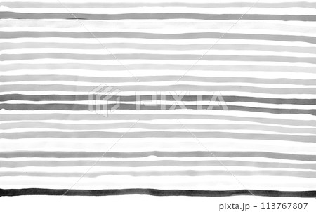 モノクロの手描きボーダー柄背景 113767807