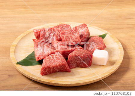 黒毛和牛　角切り（もも肉　肩肉）鹿児島県産 113768102