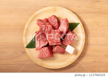 黒毛和牛　角切り（もも肉　肩肉）鹿児島県産 113768103
