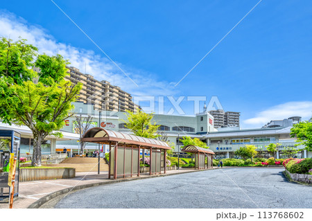 神奈川県横浜市の都市風景　緑園都市駅 113768602