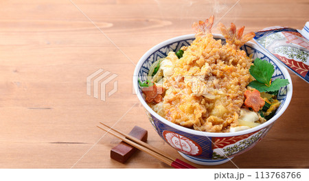 エビとじ丼 ( えび天丼の卵とじ ) エビとじ丼 ( えび天丼の卵とじ ) 113768766