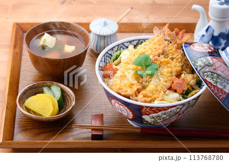 エビとじ丼　（ えび天丼の卵とじ ） 113768780