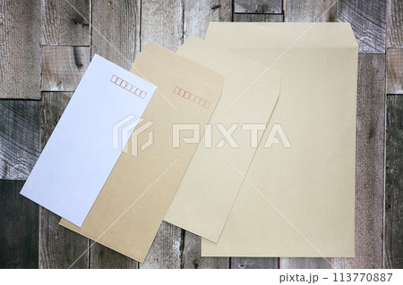 色々なサイズの封筒 113770887