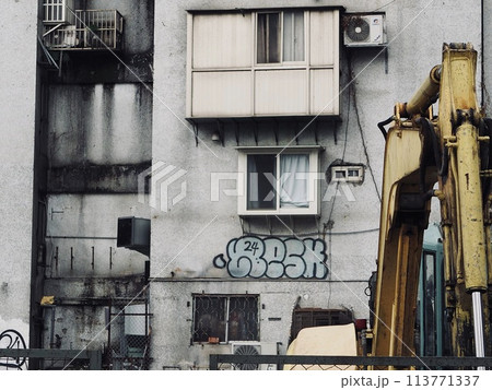 古い建物の解体準備 113771337