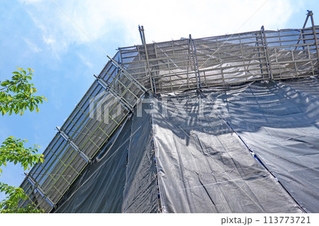 ビルの建設工事 113773721