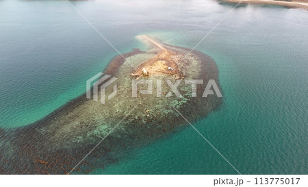 消滅する島【ホボロ島】ドローン空撮_No09 113775017