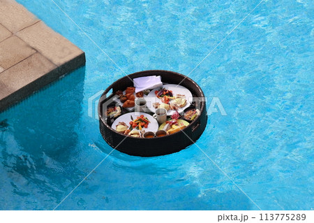 ANAインターコンチネンタル石垣リゾートのフローティングブレックファスト 113775289