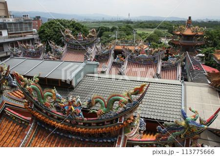 関渡宮　カラフルな装飾　台湾　馬祖 113775666