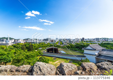 【世界遺産 姫路城】【日本100名城】備前丸から見た三の丸と姫路市街南部　兵庫県姫路市 113775846