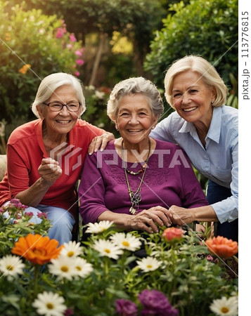 Happy elderly seniors in nursing home, Outdoors in the park. 113776815
