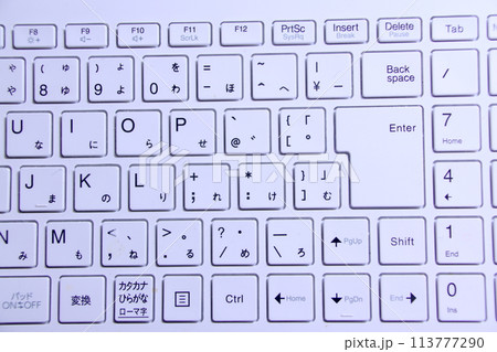 シンプルなキーボード 113777290