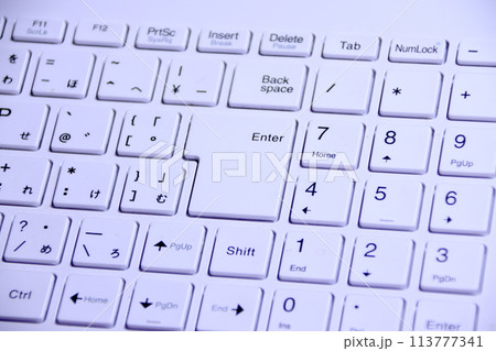 シンプルなキーボード 113777341