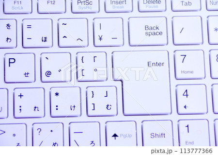 シンプルなキーボード 113777366