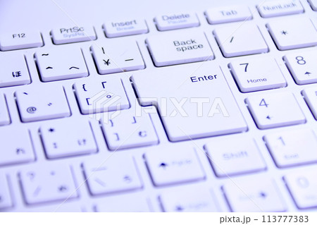 シンプルなキーボード シンプルなキーボード 113777383