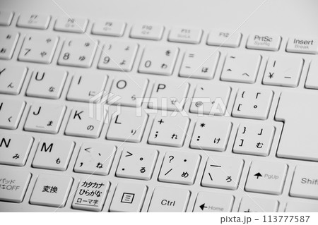 シンプルなキーボード（モノクロ） 113777587
