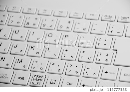 シンプルなキーボード（モノクロ） 113777588