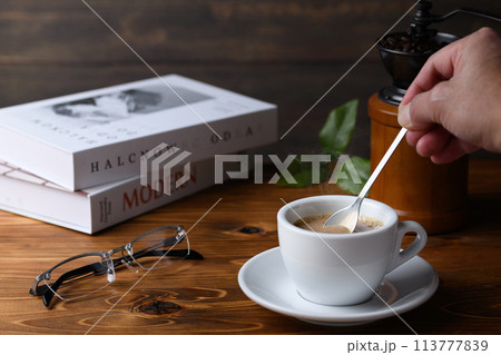 少し贅沢なひととき コーヒータイム （ ホットコーヒー ） 113777839