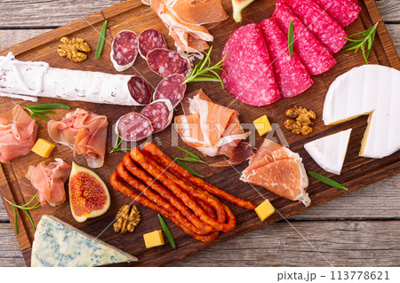 Board with meat, sausages and cheese . Top view 113778621