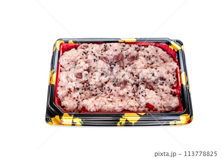 パックに入った赤飯【白背景・切り抜き】 113778825