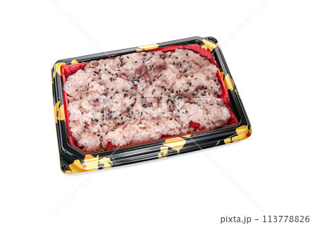 パックに入った赤飯【白背景・切り抜き】 パックに入った赤飯【白背景・切り抜き】 113778826