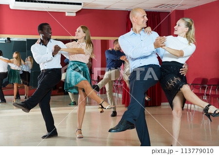 Couples enjoying boogie-woogie Couples enjoying boogie-woogie 113779010