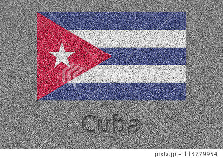 石板の上に描かれたキューバの国旗と、掘ったような「Cuba」の文字 113779954