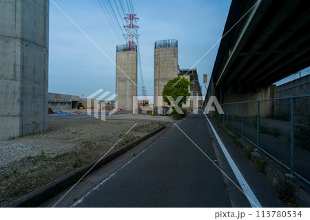 京都府城陽市の新名神高速道路の の建設現場 113780534