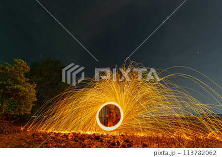 Sparkling light scattered in lines looks strangely beautiful. 113782062