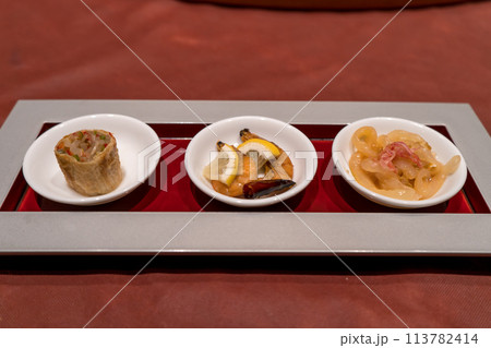 中華料理屋の前菜 113782414