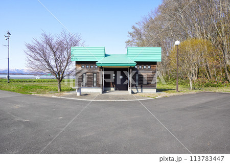 せたな町北桧山区の「浮島公園」の公衆トイレ せたな町北桧山区の「浮島公園」の公衆トイレ 113783447