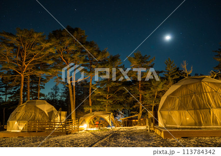 グランピング場から見る冬の星空 113784342