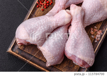 Fresh raw chicken legs with salt and spices Fresh raw chicken legs with salt and spices 113784700