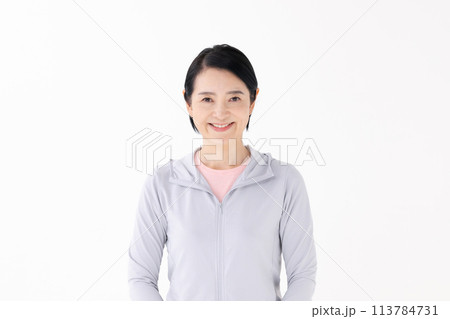 スポーツウエアの女性　 113784731