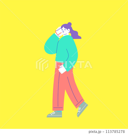 スマホで通話をしながら歩く女性のイラスト 白い背景に分離されたフラットなRGBのベクター スマホで通話をしながら歩く女性のイラスト 白い背景に分離されたフラットなRGBのベクター 113785278