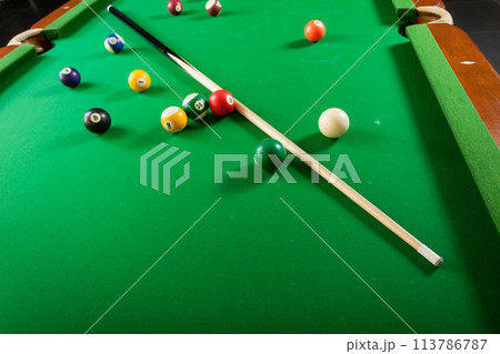 Snooker ball and stick on billiard table Snooker ball and stick on billiard table 113786787