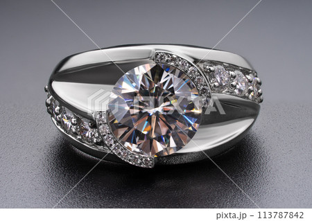Beautiful diamond ring. 113787842