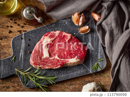 fresh raw steak fresh raw steak 113790098