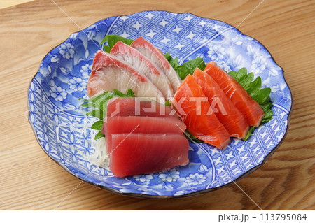 おいしい刺身盛り合わせ おいしい刺身盛り合わせ 113795084