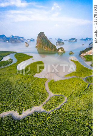 Samet Nangshe viewpoint, view of Koh Phra Wat Noi, in Phang Nga bay, Thailand 113795933