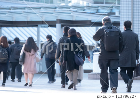 通勤風景　品川駅 113796227