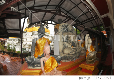Sitting sandstone Buddha statues decorated the interior at Wat Mahathat Worawihan,which is one of the oldest temples. Located at Ratchaburi Province in Thailand. Sitting sandstone Buddha statues decorated the interior at Wat Mahathat Worawihan,which is one of the oldest temples. Located at Ratchaburi Province in Thailand. 113798291