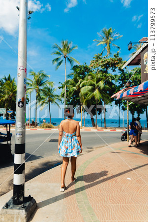 Wander around the promenade and shops along the seaside 113799573