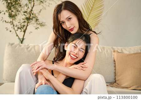 同性愛 2人の女性 同性愛 2人の女性 113800100