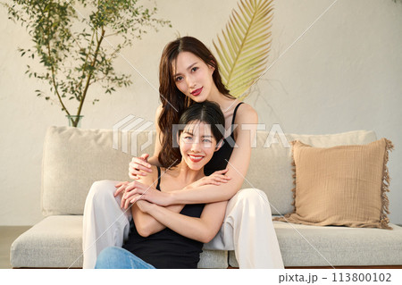 同性愛 2人の女性 同性愛 2人の女性 113800102