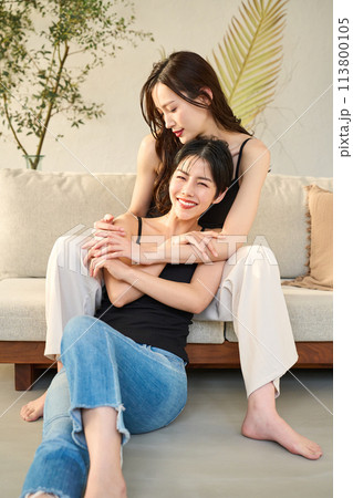 同性愛　2人の女性 113800105