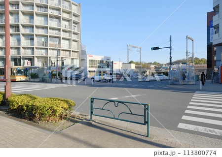 小田原線の鶴川駅西口 113800774