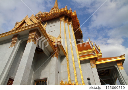タイ首都バンコク　金の仏像が有名な黄金仏寺院とも呼ばれるワットトライミット 113800810