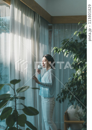 a forty-something woman 113801829