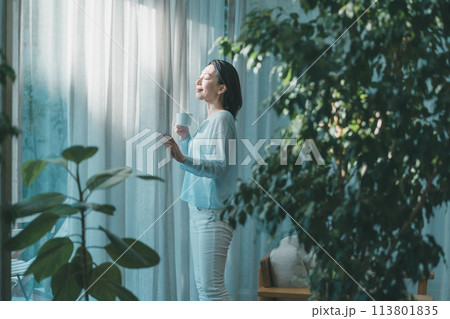 a forty-something woman 113801835